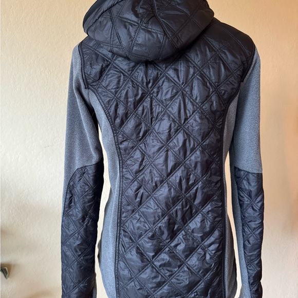 This is an Athleta Vortex Quilted Fleece Hooded Jacket size M - Picture 10 of 10